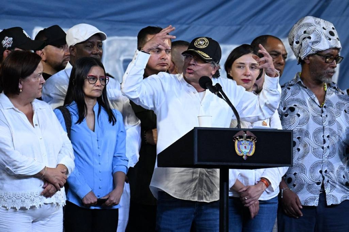 OUSTER PLAN? Colombia’s President Gustavo Petro (center, at podium) speaks to supporters during a rally at San Francisco Square in the city of Cali, western Colombia, on June 11, 2025. AFP PHOTO 